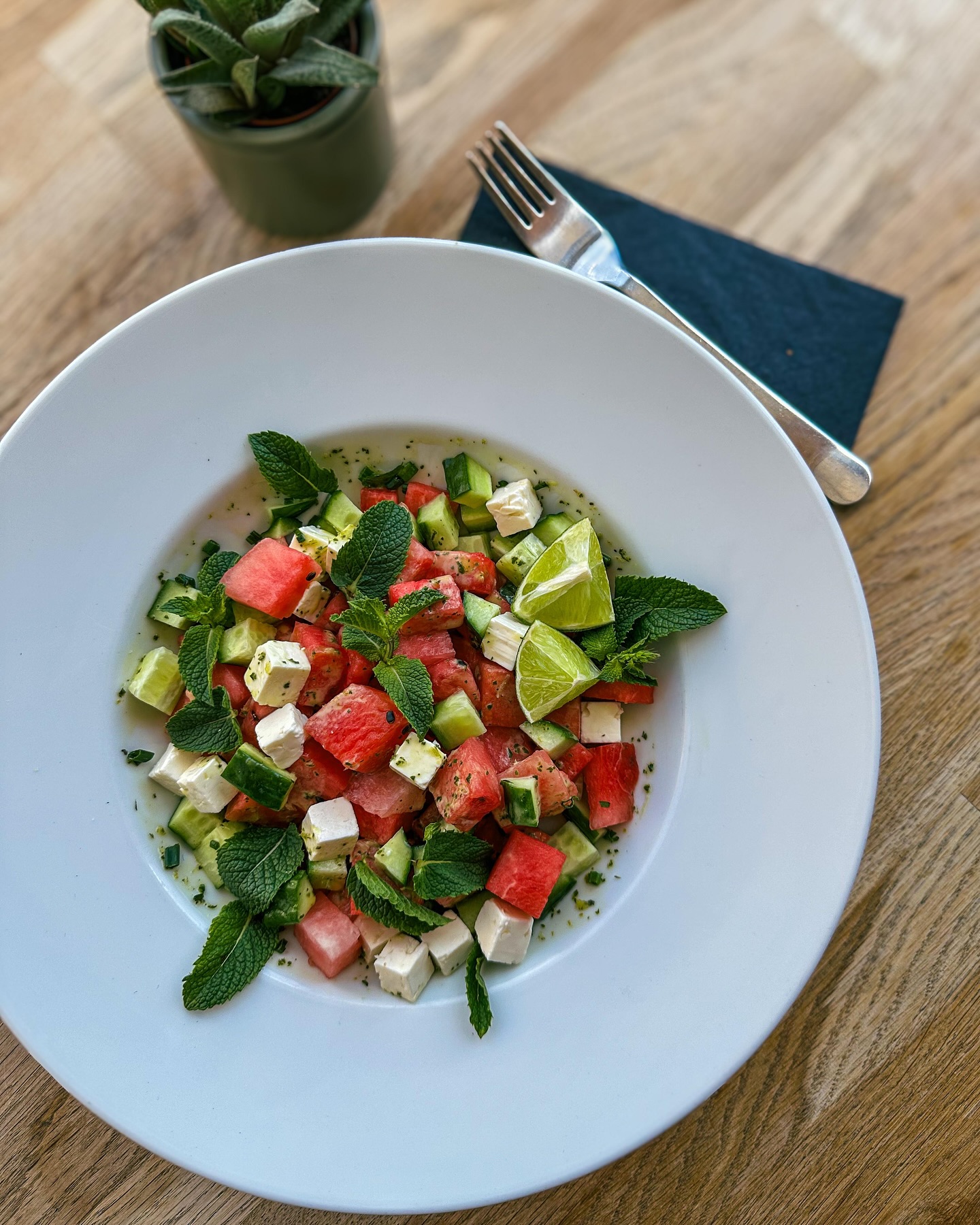 Neu auf unserer Karte!
Wassermelonen-Feta Salat 🍉🥒🥬
Den müsst ihr unbedingt probieren!🤗