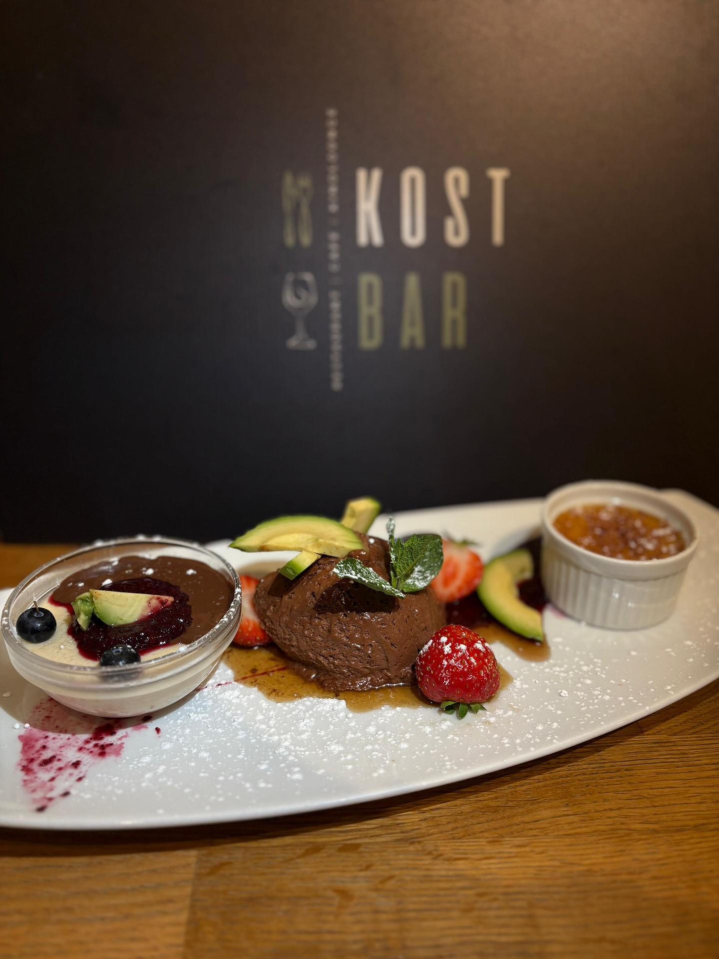 Wenn man sich mal wieder nicht entscheiden kann, welchen Nachtisch man nehmen soll…🍰🍮🍨